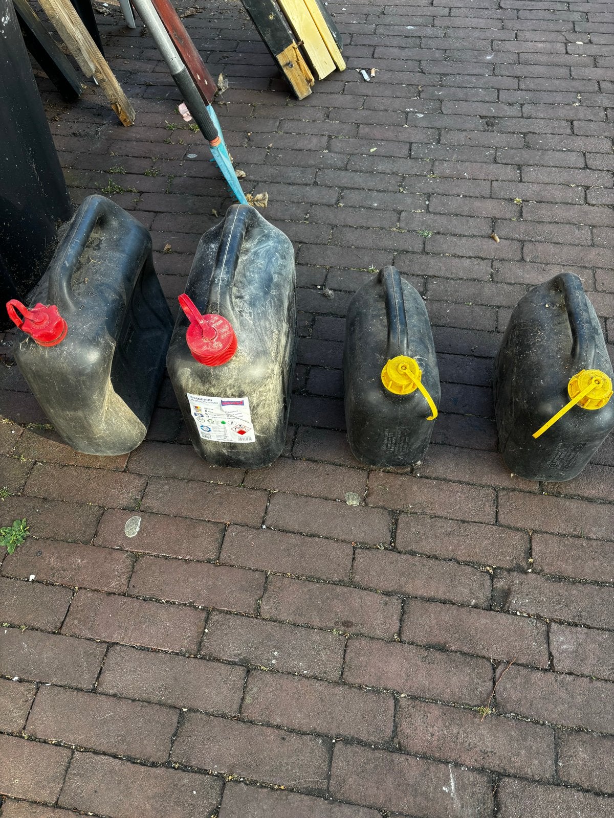 Jerrycans 2x 10L en 2x 5L - Brandstof en Water Opslag, Auto diversen, Ophalen