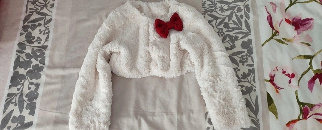 Schattig wit bolero vestje met rode strik voor meisjes, Ophalen of Verzenden, Zo goed als nieuw, Onbekend, Meisje