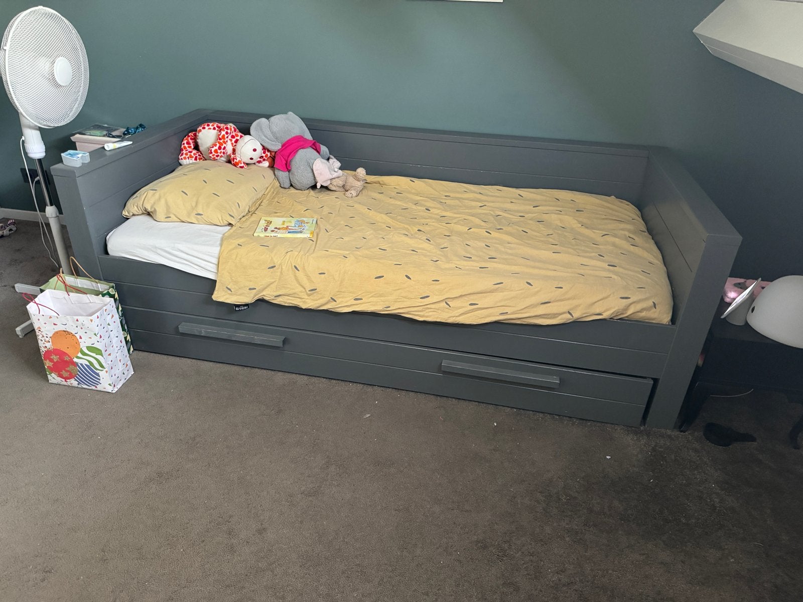 Kinderkamer bed met uitschuifbaar logeerbed/la en kast, Ophalen, 85 tot 100 cm, Gebruikt, 1234AB bed