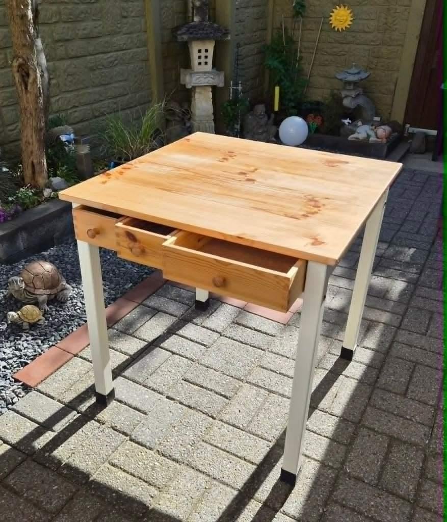Grenen geverfd tafel  zie foto s met 6 lades 75x75x 77cm, Huis en Inrichting, Ophalen, Gebruikt, Vierkant, 50 tot 100 cm