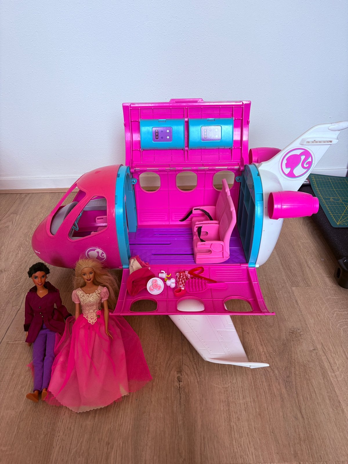 Barbie droom vliegtuig met 2 poppen, Ophalen of Verzenden, Zo goed als nieuw, Barbie