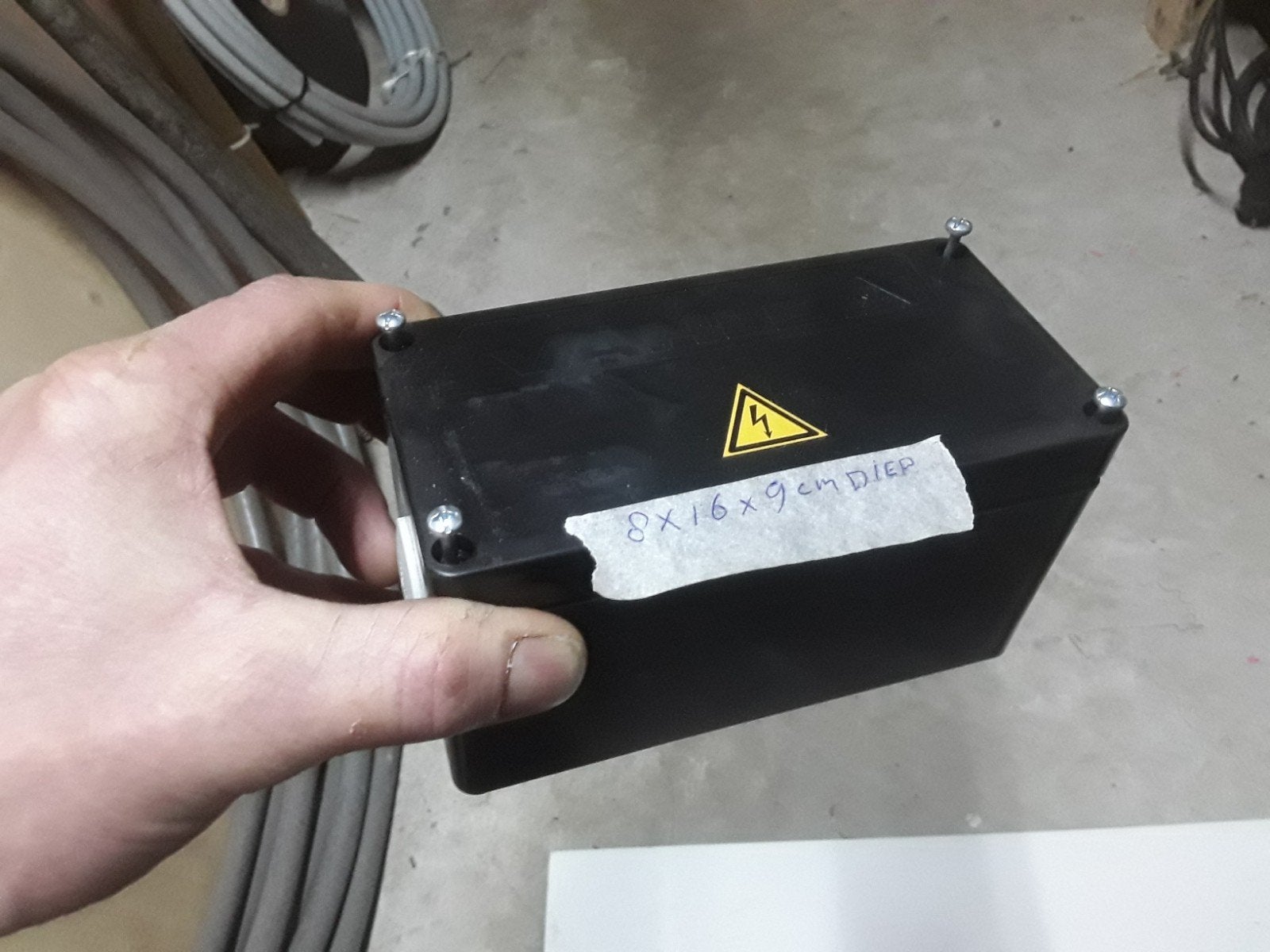 Elektrakast, Ophalen