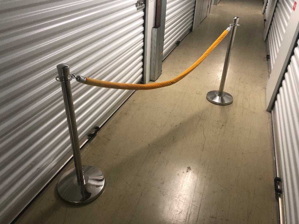 Te koop 10 afzet paaltjes en 7 gele koorden, Ophalen, Gebruikt, Overige