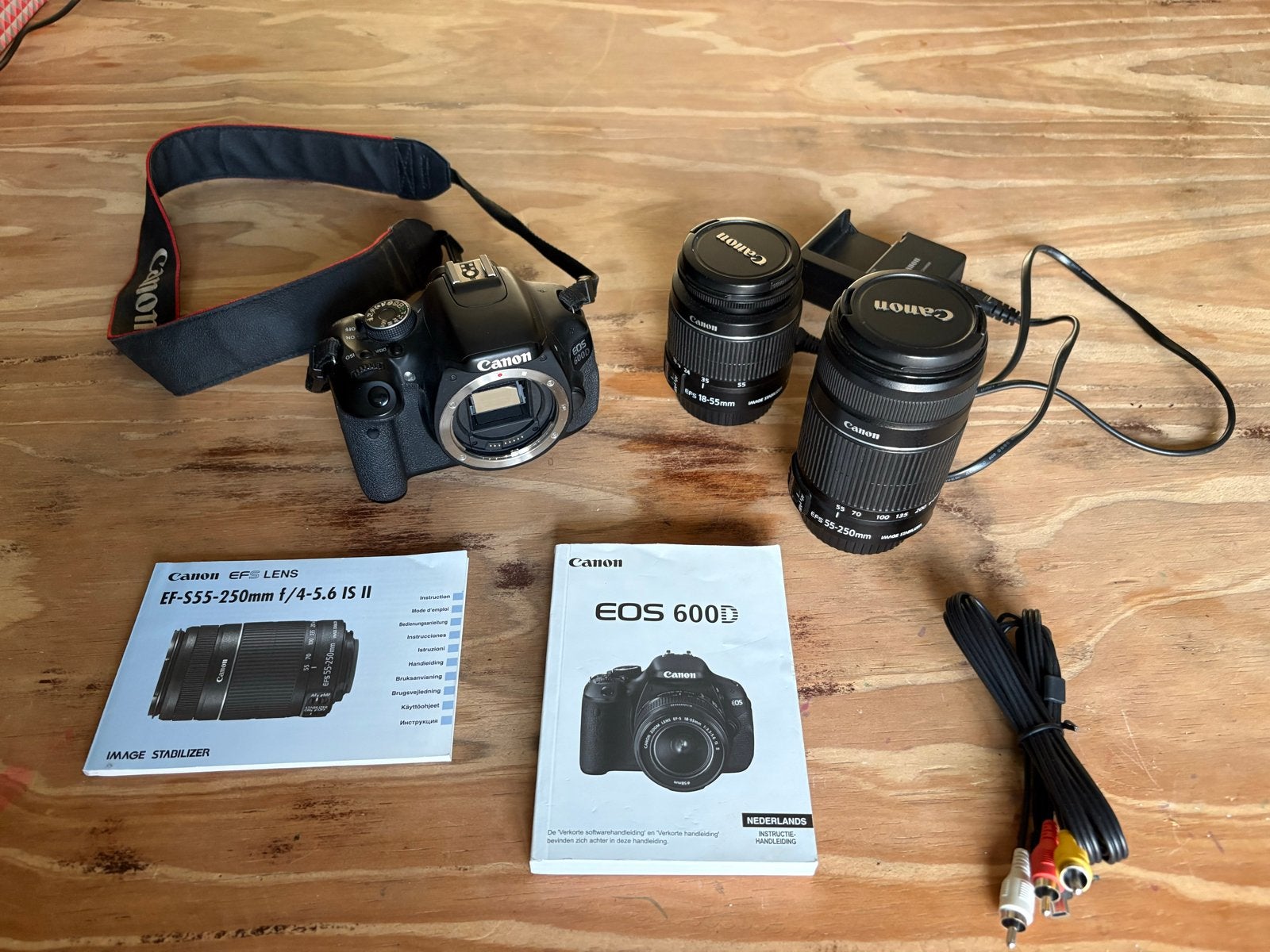 Canon EOS 600D spiegelreflexcamera met 2 lenzen, Canon, Camera, Ophalen of Verzenden, Zo goed als nieuw