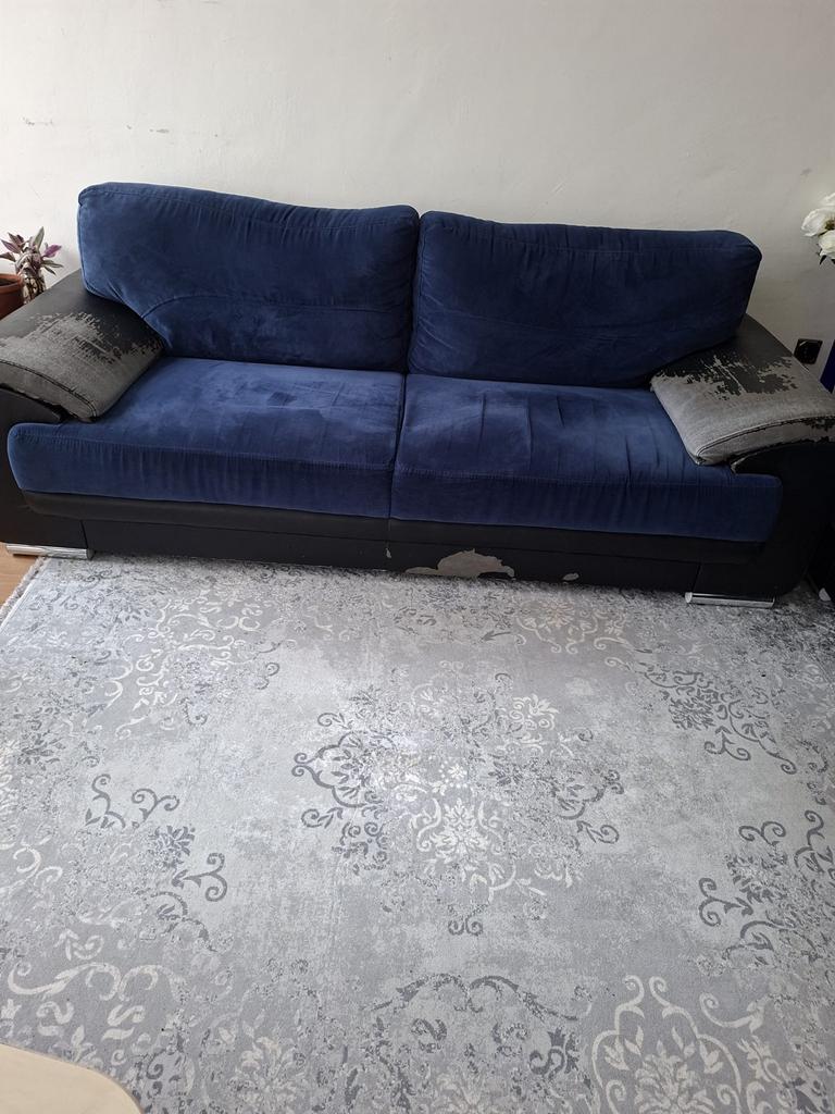 Gratis af te halen Comfortabele bank met gebruikssporen, Ophalen, Gebruikt, Driepersoons, 75 tot 100 cm