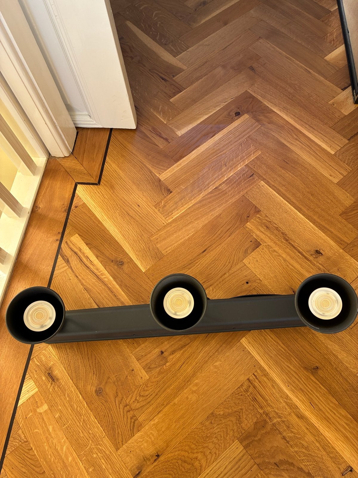 IKEA Plafondspot/Wandspot met 3 verstelbare spots, Ophalen, Zo goed als nieuw, LED, Geschikt voor plafondmontage
