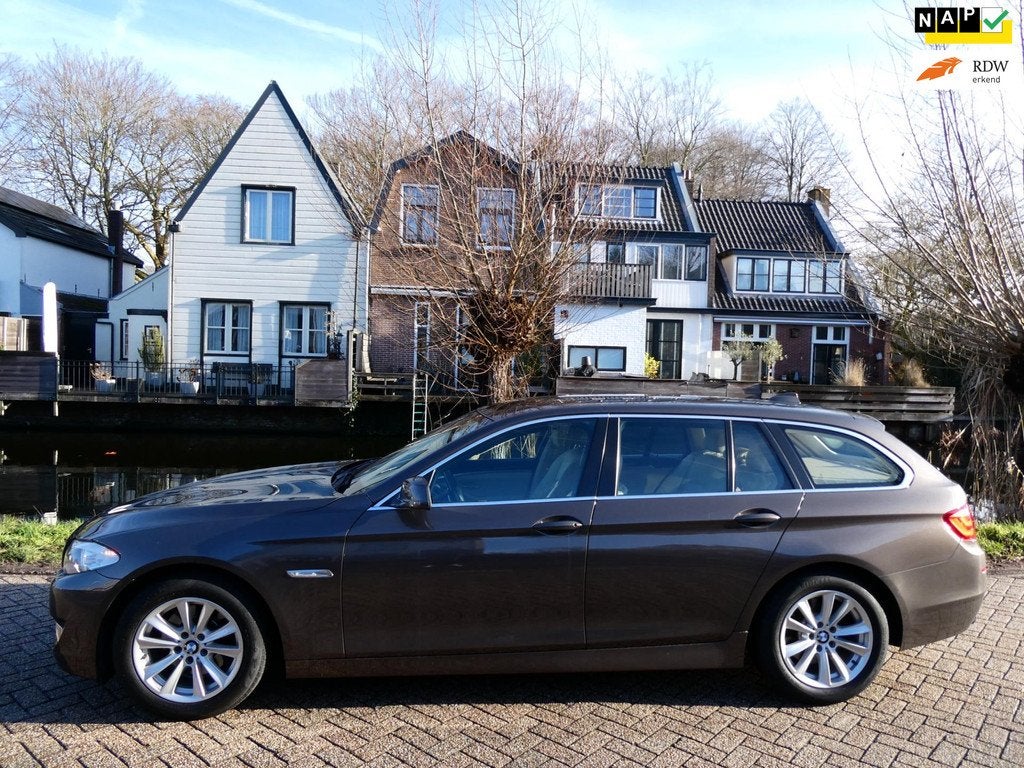 BMW 5-serie Touring 523i High Exe Aut. 6-Cilinder Leder Navi, Euro 5, Gebruikt, Beige, 2996 cc