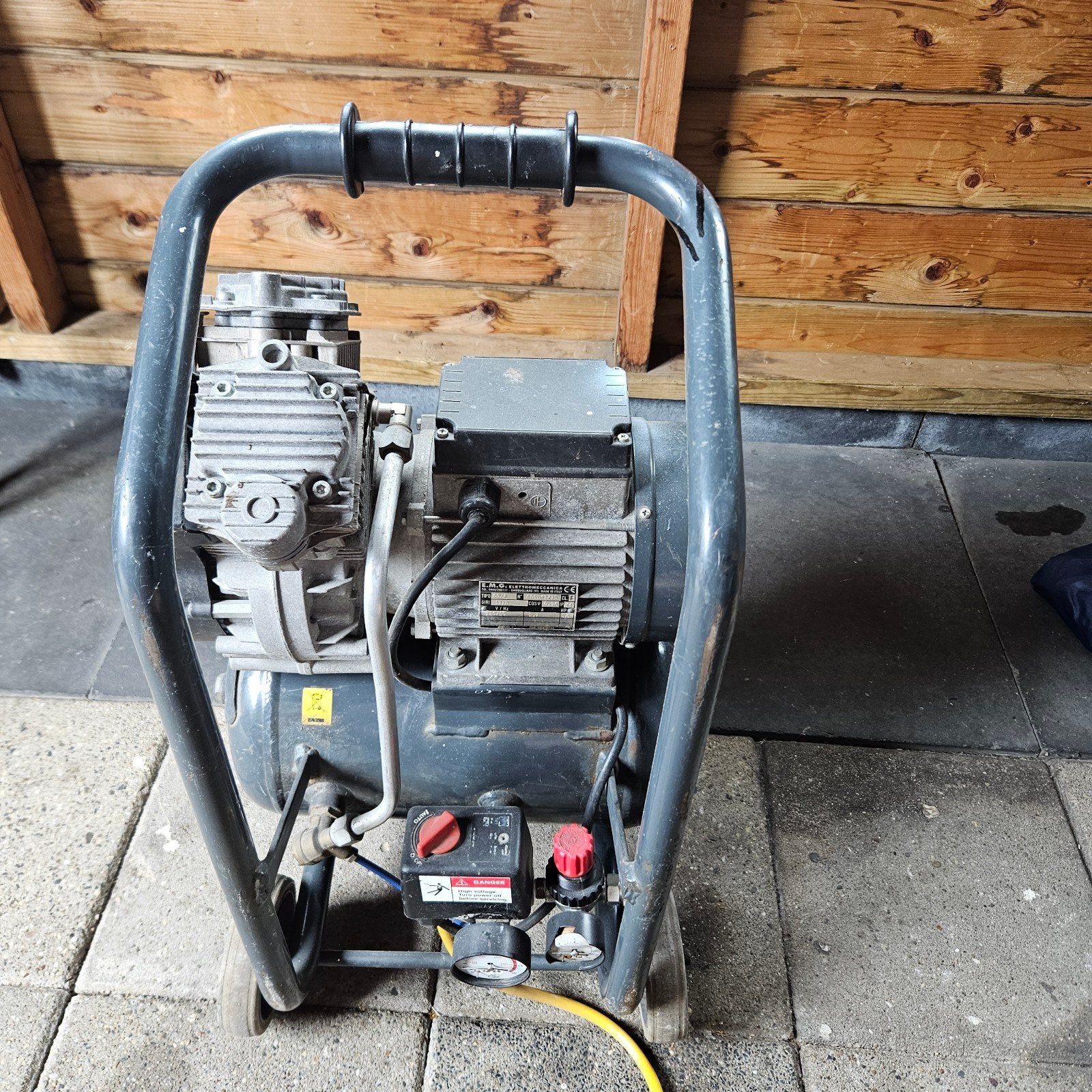 contract compressor 230 volt, Doe-het-zelf en Verbouw, Ophalen, Gebruikt, 10 bar of meer, Minder dan 200 liter/min