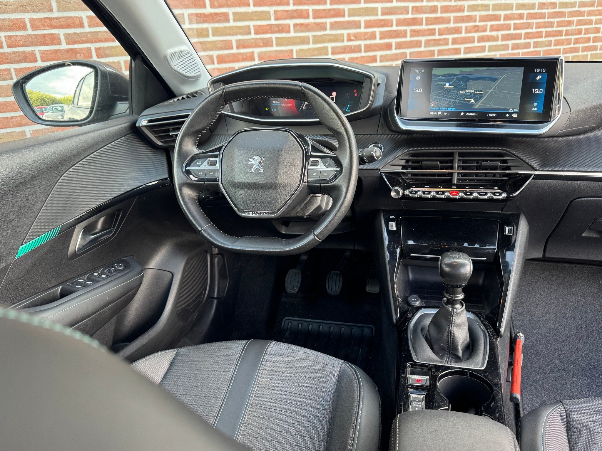 Peugeot 208 1.2 PureTech | Blue Lease Allure 5-Drs | Navi |, Gebruikt, Euro 6, 1199 cc, 100 pk