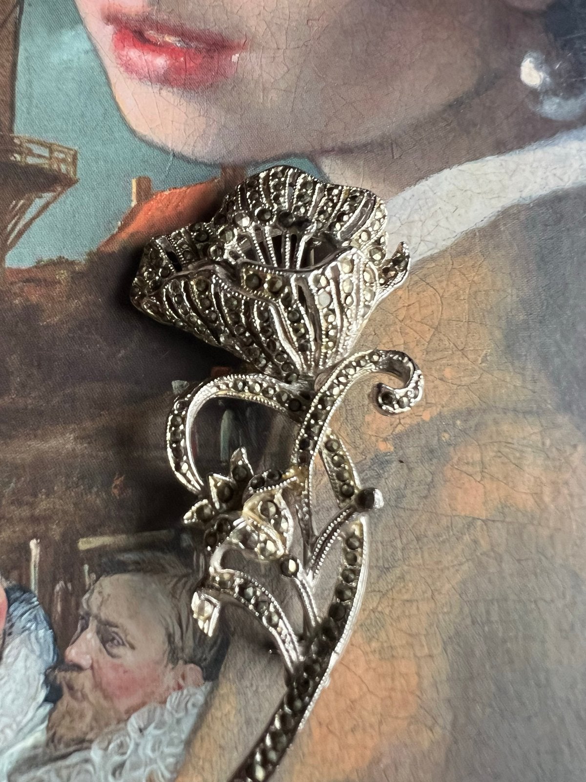 Vintage Hollywood broche met bloem en markasiet, Overige materialen, Gebruikt, Ophalen of Verzenden, Zilver