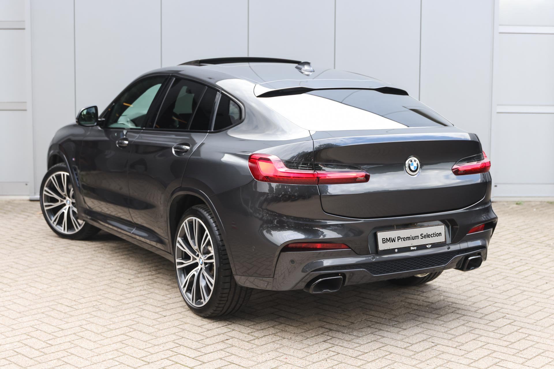 BMW X4 M40i Automaat / Trekhaak / Panoramadak / Sportstoelen, Auto's, Dealer onderhouden, Gebruikt, Met garantie (alle), Leder
