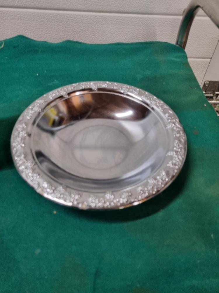 schaal zilverkleurig met druiven rand, Huis en Inrichting, Woonaccessoires | Schalen en Manden, Ophalen of Verzenden, 'T Olde Gre-j