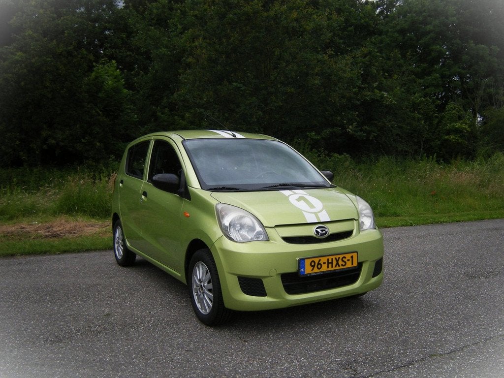 Daihatsu Cuore 1.0 Trend . 5 Deurs . Lichtmetalen velgen . C, Voorwielaandrijving, Stof, Zwart, 18 €/maand