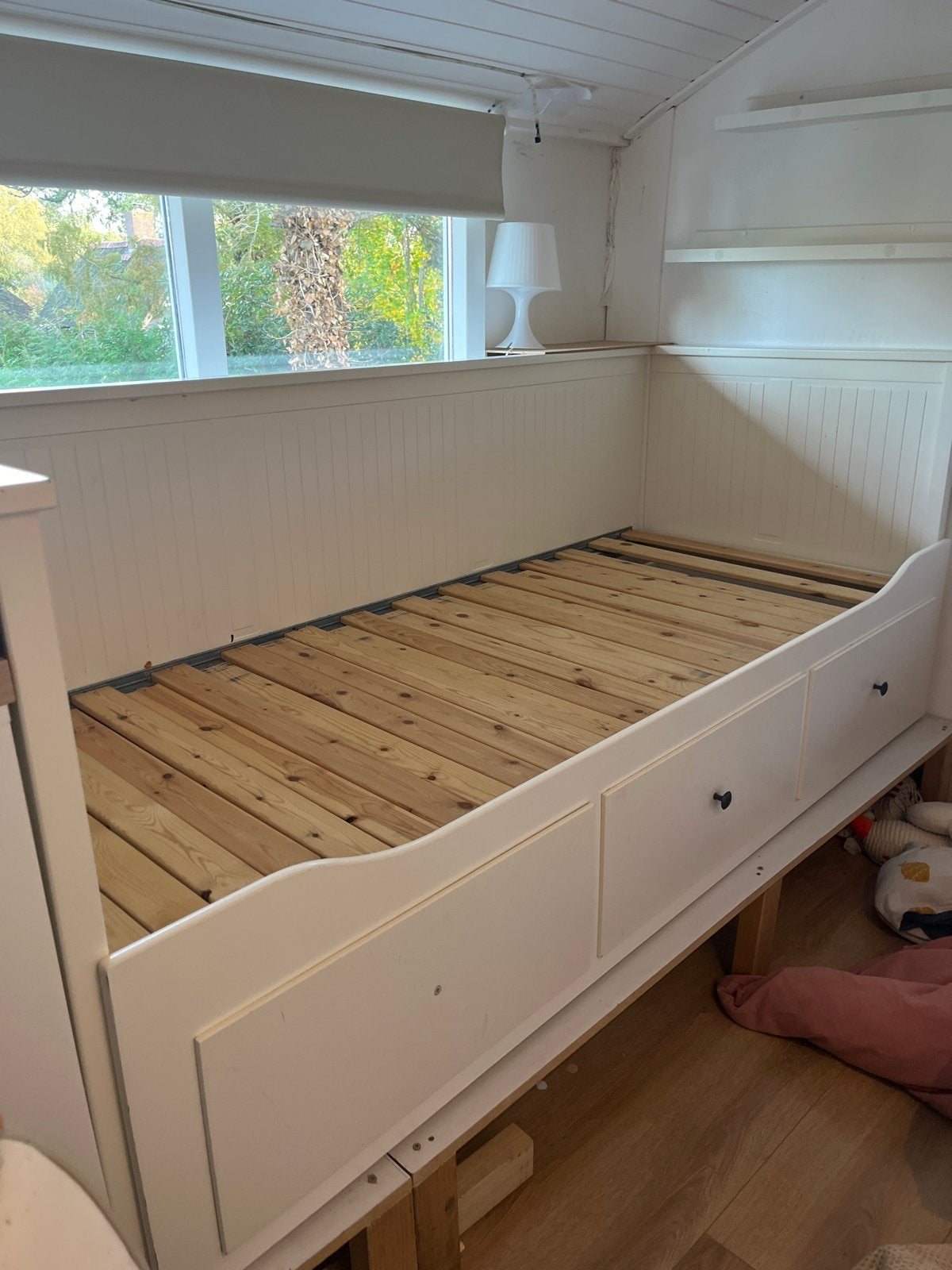IKEA Hemnes Bedbank met 3 lades - Wit, Huis en Inrichting, Ophalen, Gebruikt, Eenpersoons, Wit
