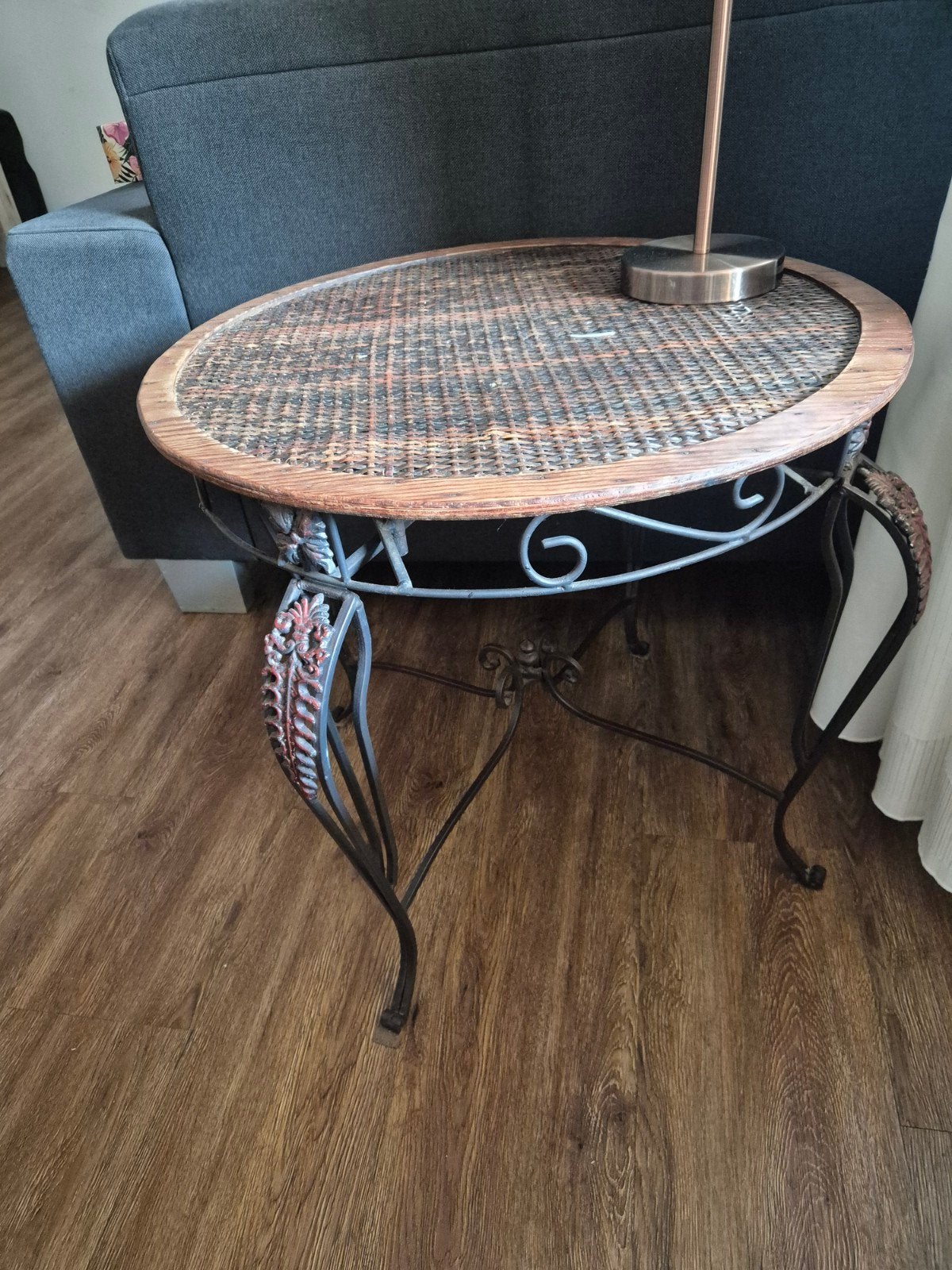 ronde bijzettafel met rotan blad en metalen onderstel, Overige materialen, Gebruikt, Rond, Vintage, Klassiek