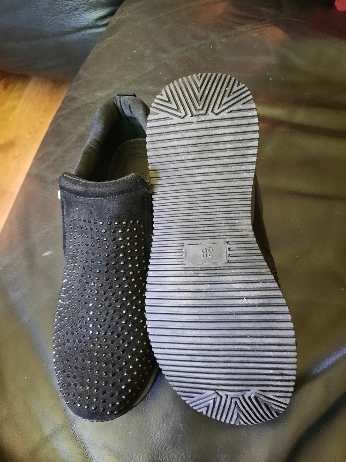 Zwarte sneakers met strass  Maat 38, Kleding | Dames, Ophalen, Zo goed als nieuw, Zwart, Sneakers of Gympen