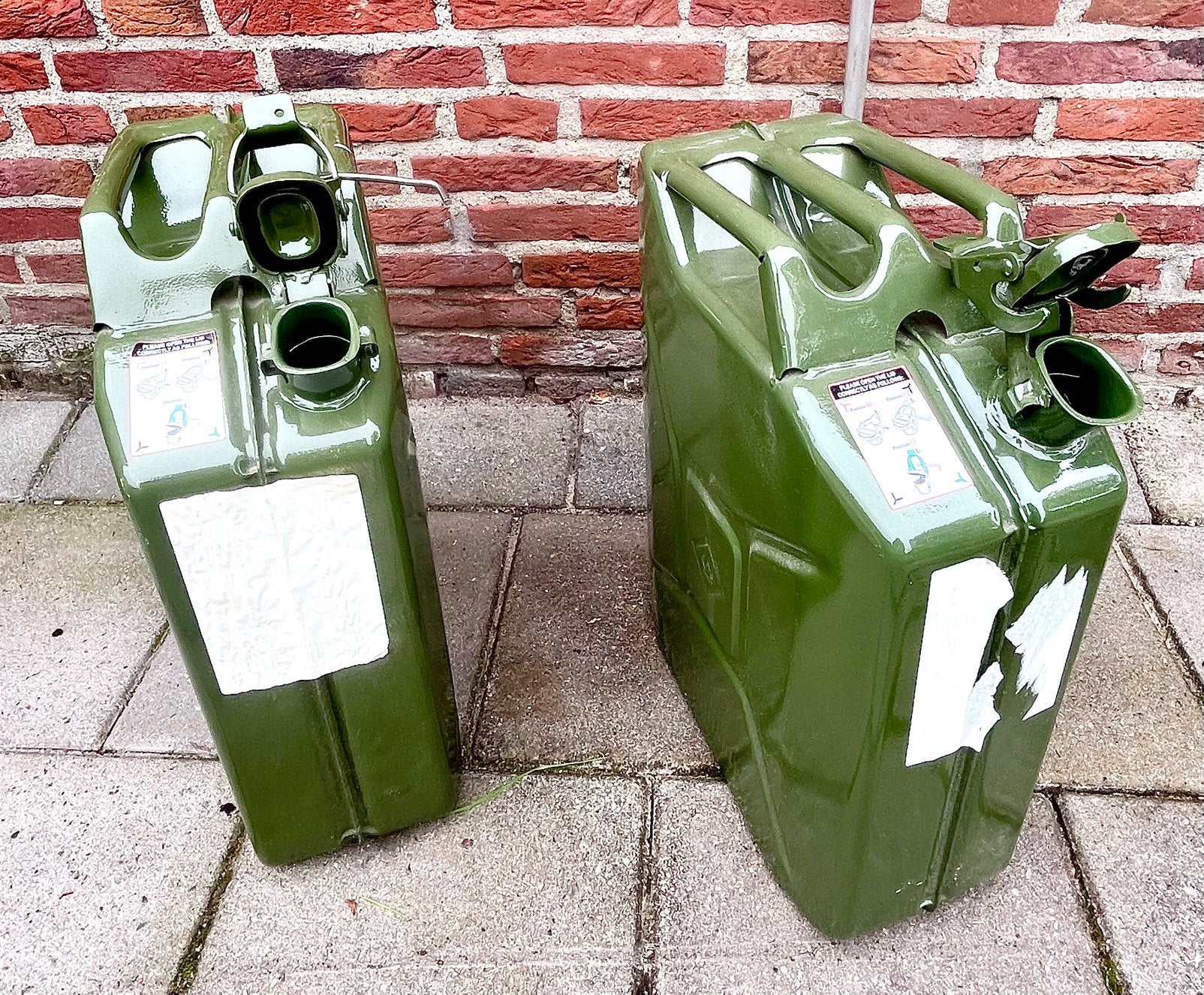 Jerrycans voor brandstof - Handig voor vakantie en woon-werk, Ophalen, Nieuw, Universele onderdelen