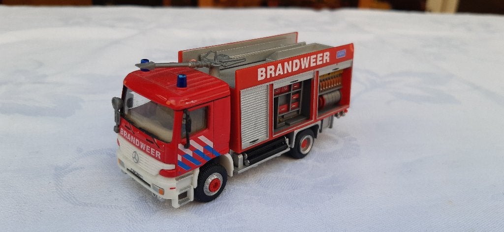 MERCEDES ACTROS BRANDWEERWAGEN SCHUCO, Ophalen of Verzenden, Zo goed als nieuw, Bus of Vrachtwagen