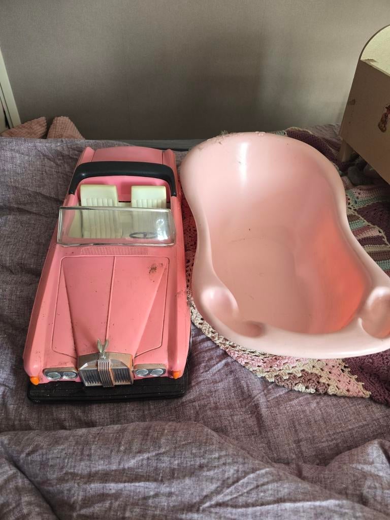 Vintage roze speelgoedauto en badje, Ophalen, Gebruikt