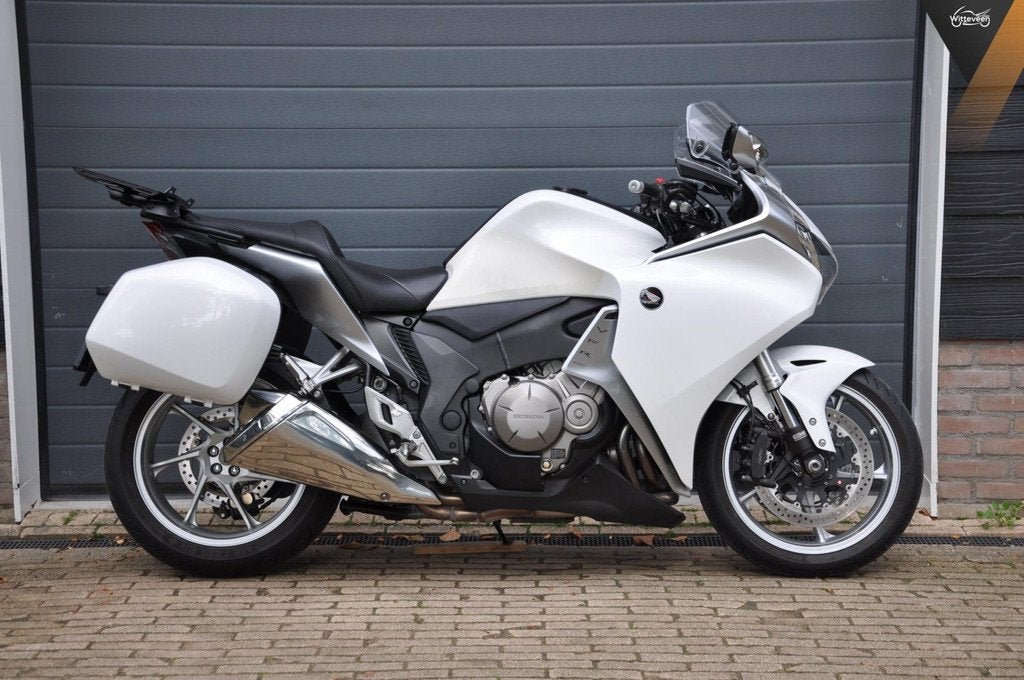 Honda VFR 1200 F ABS Zeer complete en nette motor! 180 PK, Sport, Meer dan 35 kW, ABS, Info@witteveenmotoren.nl