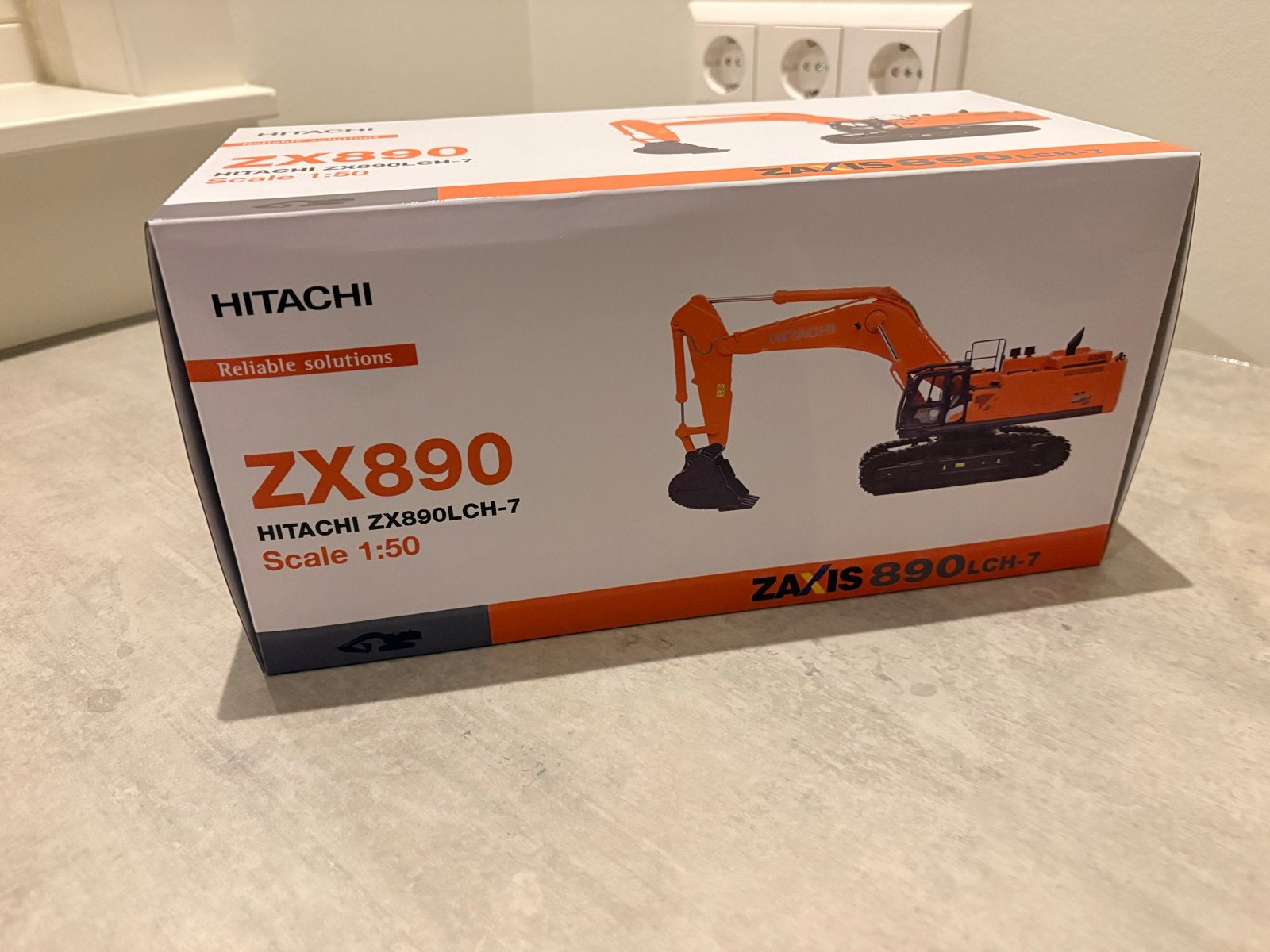 Hitachi ZX890LCH-7 Schaalmodel 1:50, Hobby en Vrije tijd, Ophalen of Verzenden, Zo goed als nieuw, Hijskraan, Tractor of Landbouw