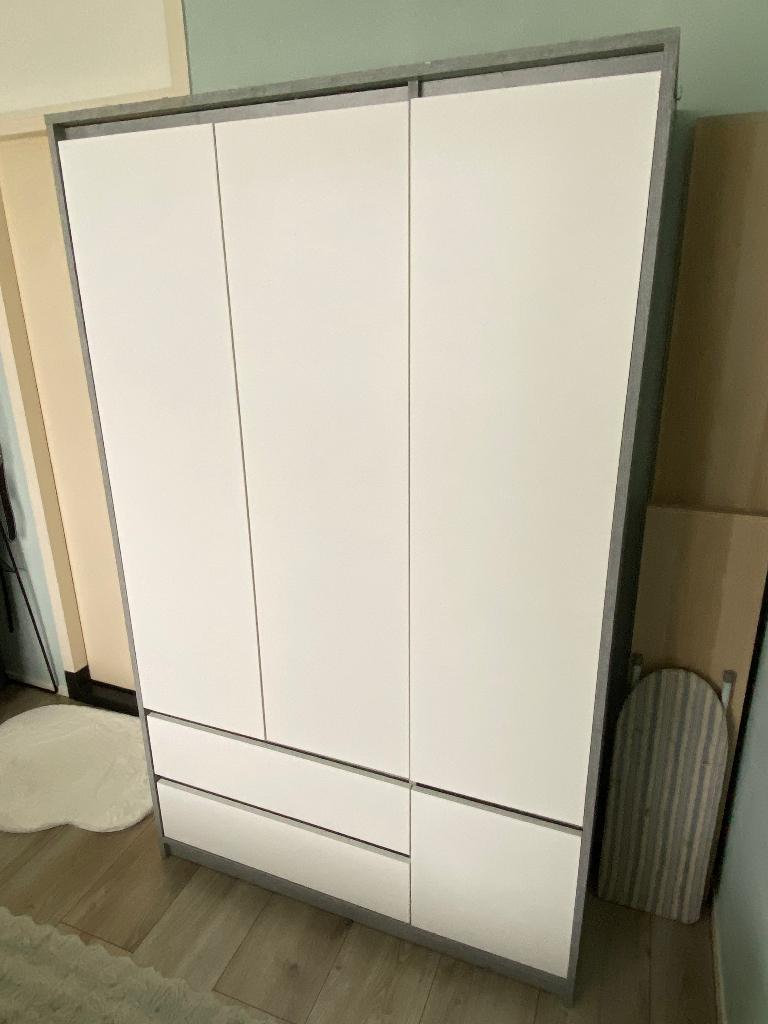 Nu ophalen! Billund Kledingkast, Ophalen, 100 tot 150 cm, Met plank(en), Zo goed als nieuw
