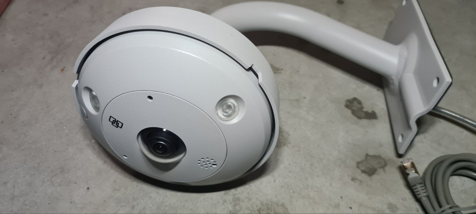 Interlogix TruVision TVD-1205 1080p IP Dome Camera, Ophalen of Verzenden, Zo goed als nieuw, Buitencamera