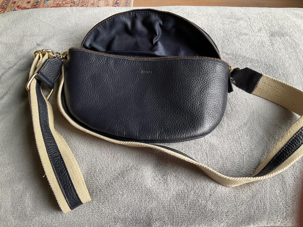 DSTRCT leren Crossbody tas zwart met beige schouderband, Overige merken, Zwart, Ophalen of Verzenden, Zo goed als nieuw