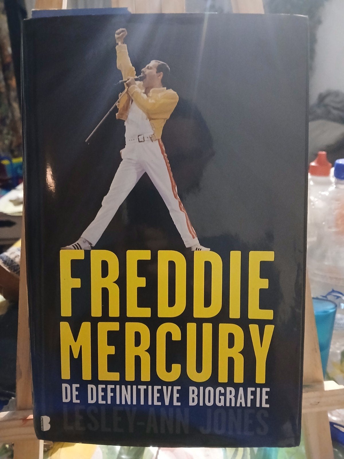 Freddie Mercury: De definitieve biografie, Ophalen of Verzenden, Zo goed als nieuw, Lesley-Ann Jones, Film, Tv en Media