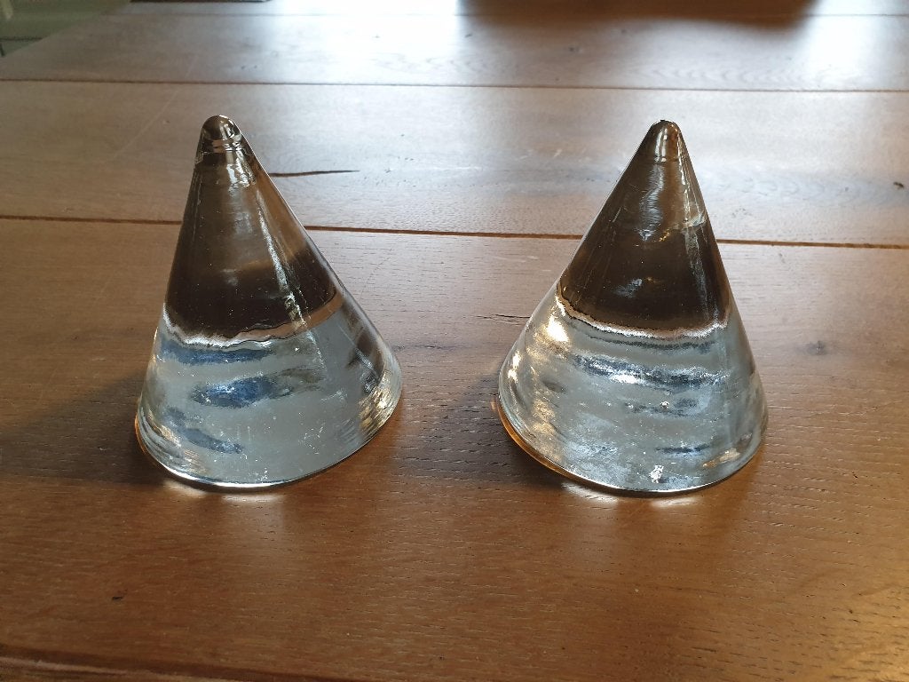 2 glazen pyramides. Press-papier., Ophalen of Verzenden