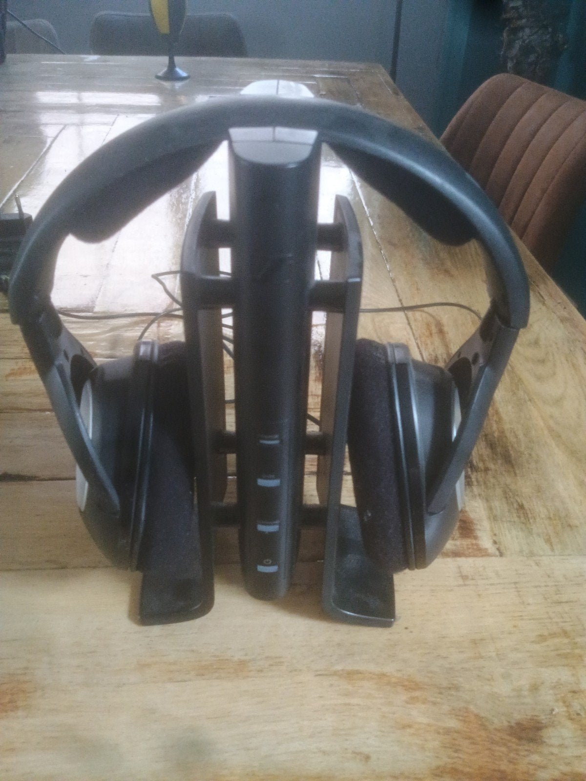 Sennheiser HDR 170 Draadloze Hoofdtelefoon met Oplaadstation, Gebruikt, Sennheiser, Ophalen of Verzenden, Over oor (circumaural)