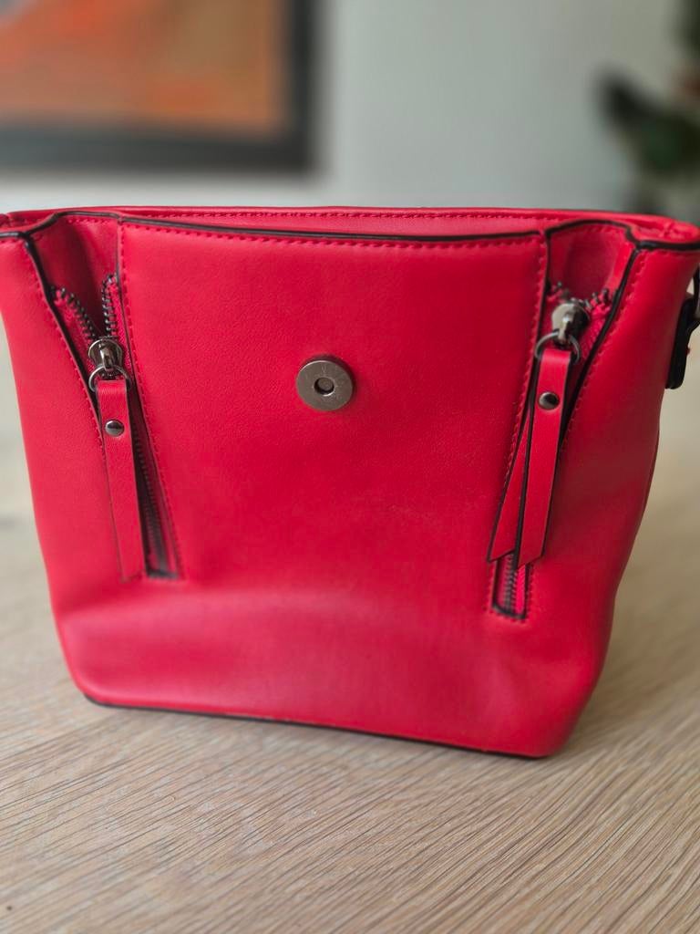Even & Odd Rode Schoudertasje met Kettingdetails, Ophalen of Verzenden, Zo goed als nieuw, Rood, Schoudertasje