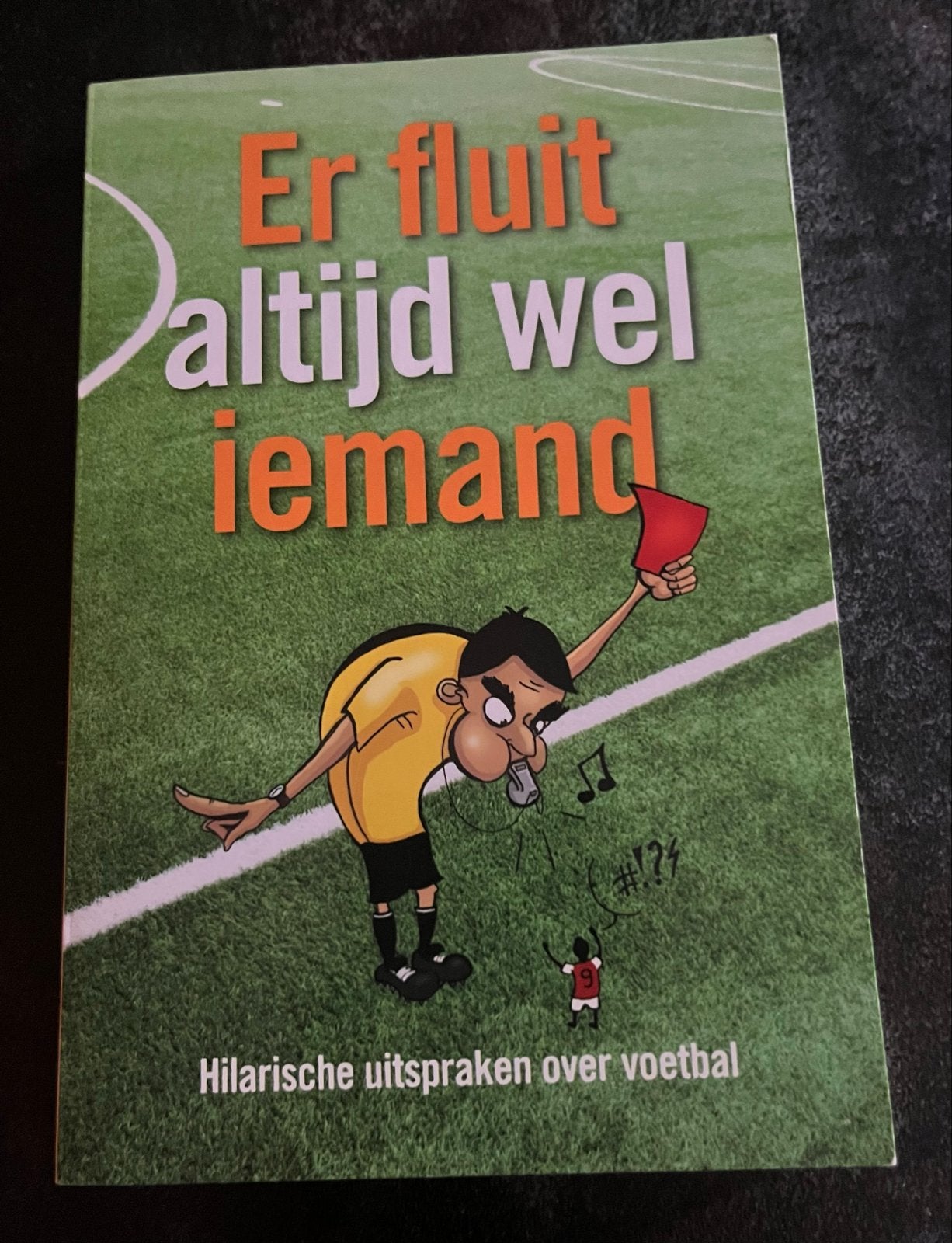 Er fluit altijd wel iemand - Hil. uitspraken over voetbal, Ophalen of Verzenden, Zo goed als nieuw, Balsport