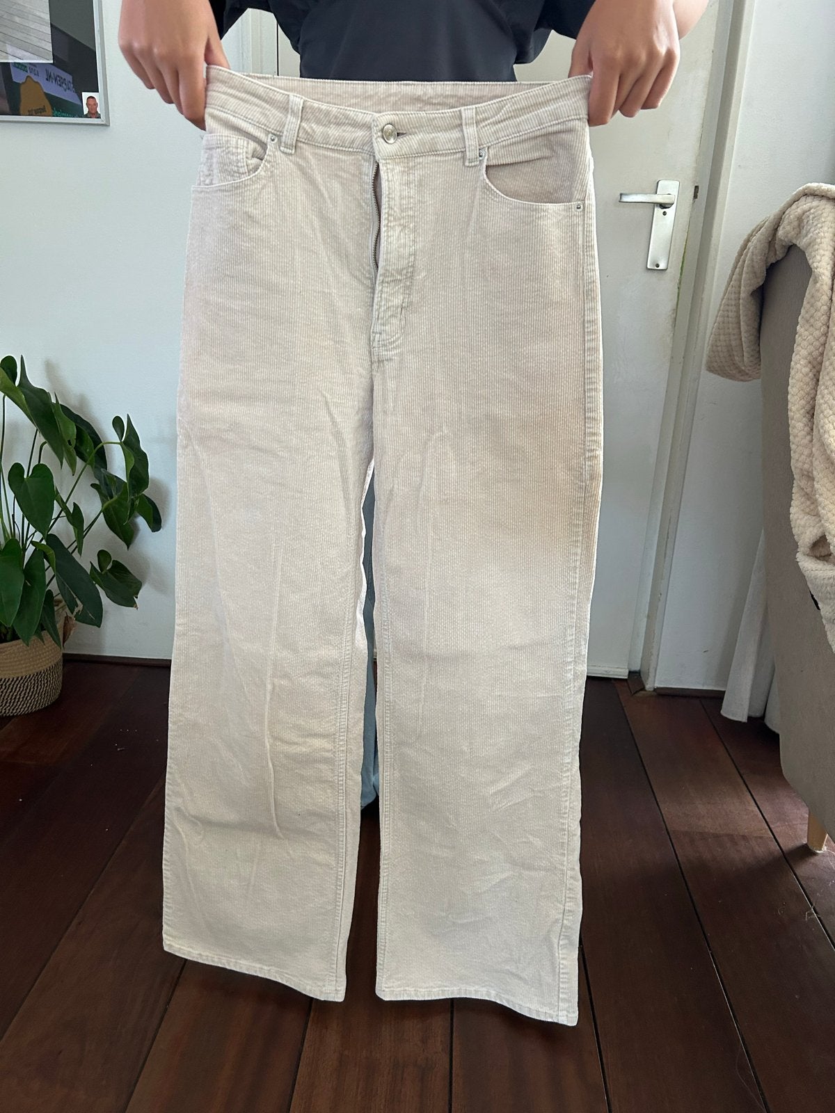 H&M Divided beige corduroy broek maat 38, Kleding | Dames, Broeken en Pantalons, Maat 38/40 (M), Beige, Ophalen of Verzenden, Zo goed als nieuw