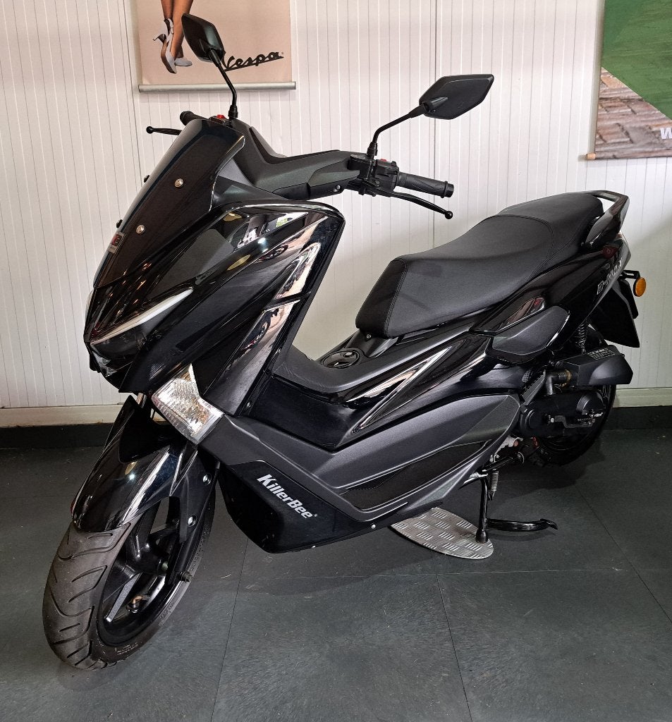 Zwarte Killerbee B-Max bromscooter, Ophalen, Killerbee, Zo goed als nieuw, Benzine