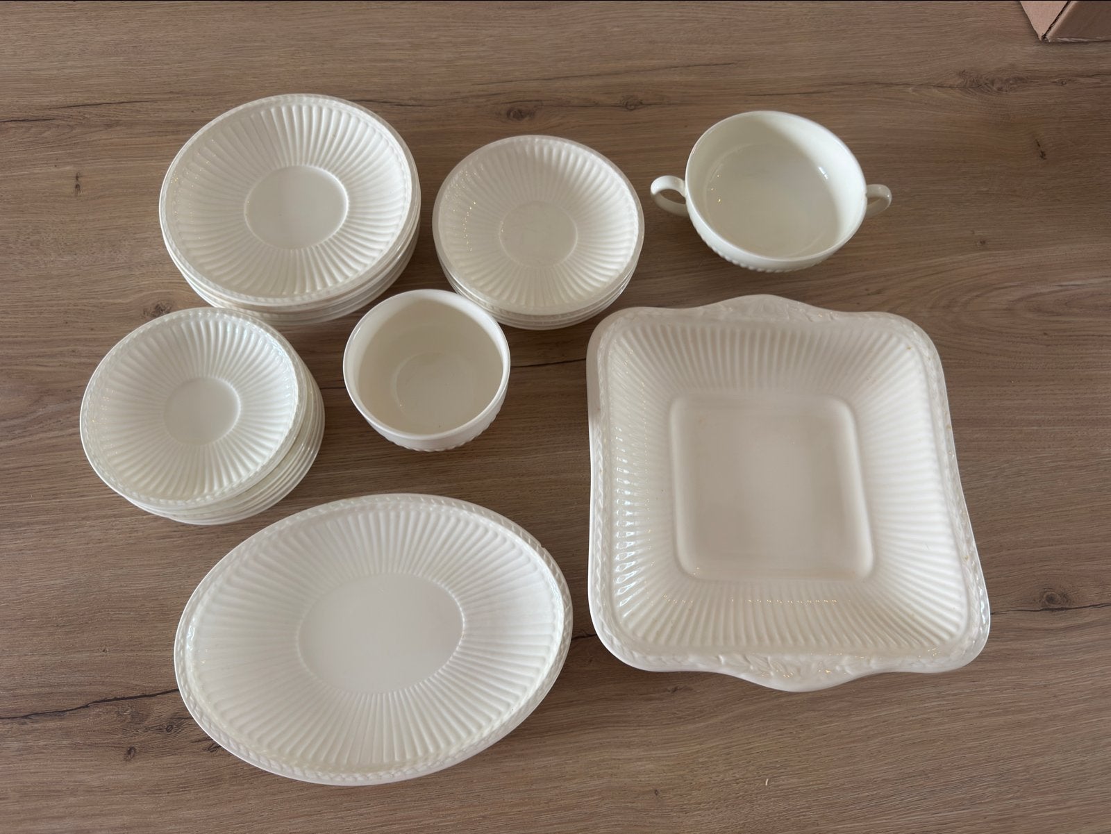 Wedgwood Edme servies, Huis en Inrichting, Keuken | Servies, Klassiek, Ophalen of Verzenden, Zo goed als nieuw, Compleet servies