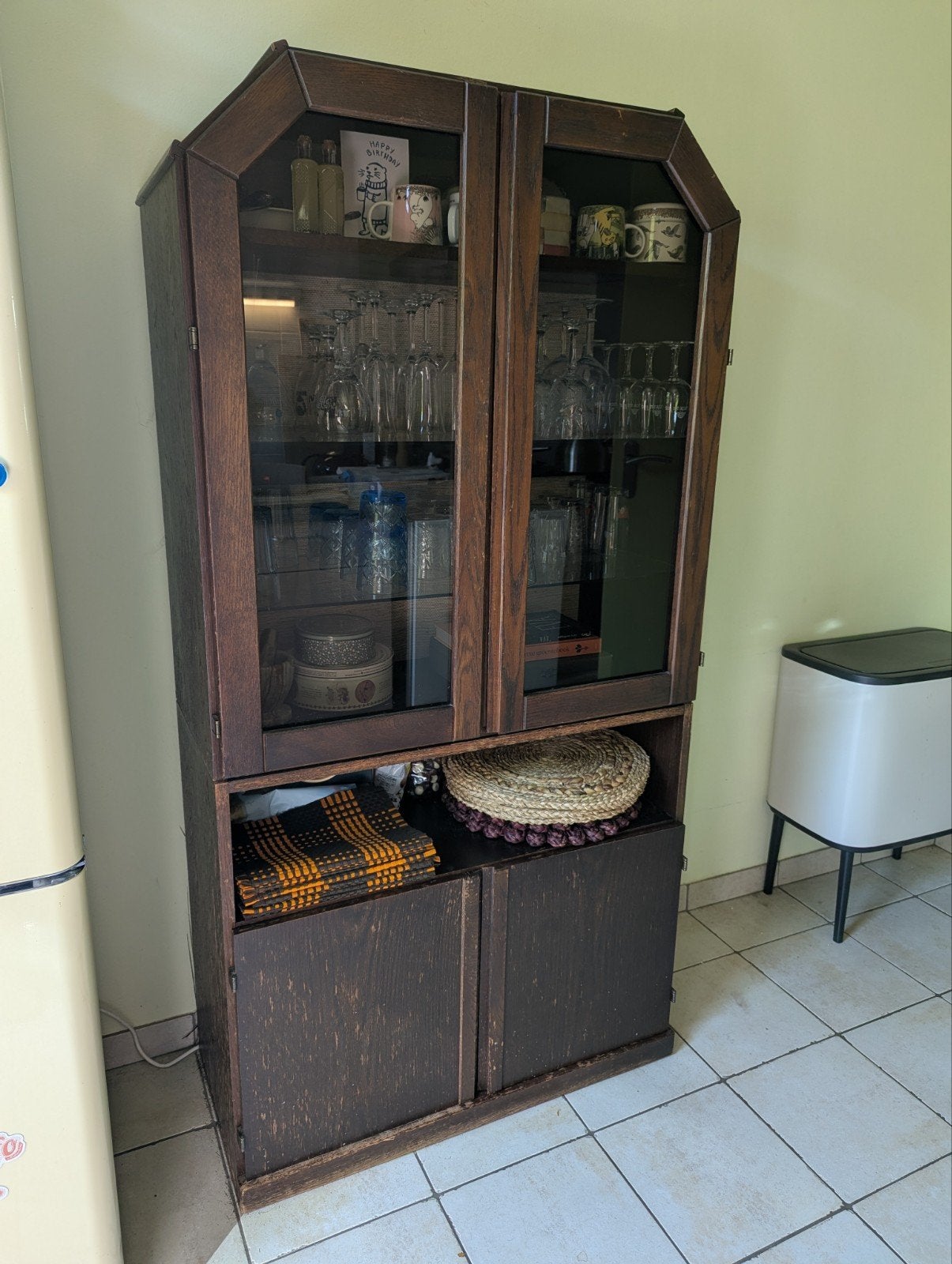 Vintage houten kast met glazen deuren, Ophalen