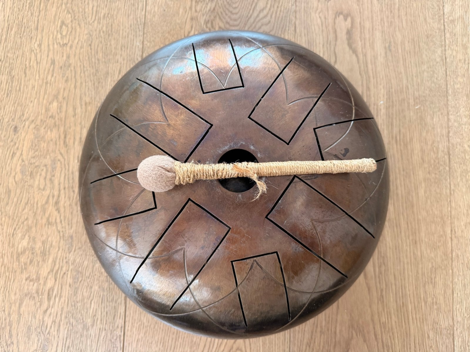 Tongue drum (30 cm diameter) met klopper, Ophalen of Verzenden, Gebruikt, Melodische percussie
