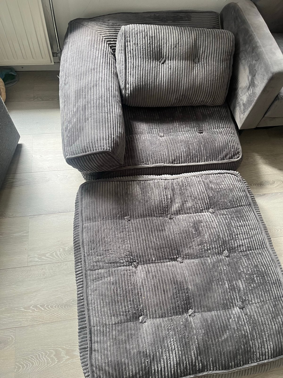 Grijze ribstof fauteuil met voetenbank, Ophalen, Gebruikt, Stof, 75 tot 100 cm