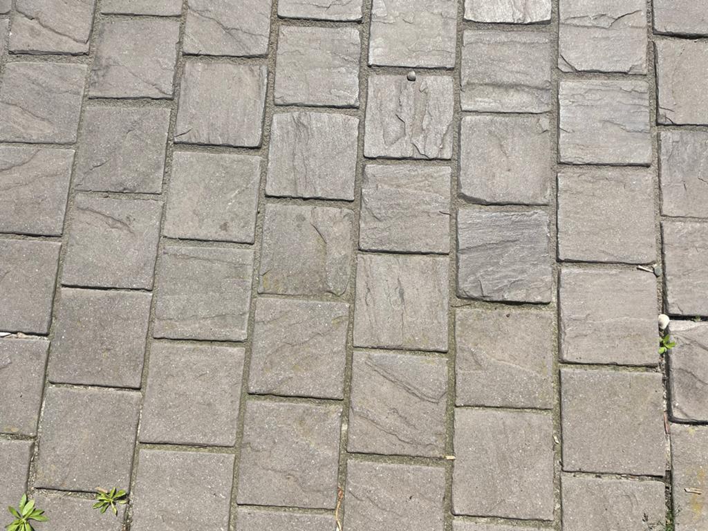 Gebruikte tegels, ca. 30 m², beton, grijs/bruin *gratis*, Ophalen, Gebruikt, 10 m² of meer, Beton