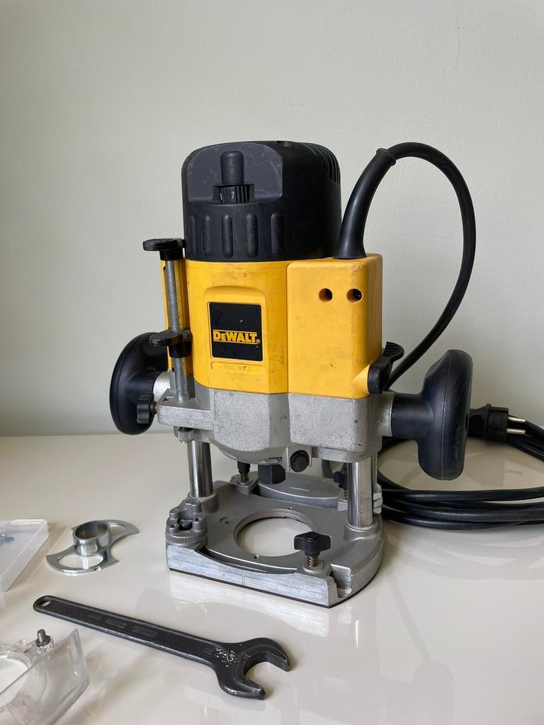 DeWalt 626 freesmachine 2300W S=12, Doe-het-zelf en Verbouw, Ophalen, Gebruikt, Elektrisch, Bovenfrees