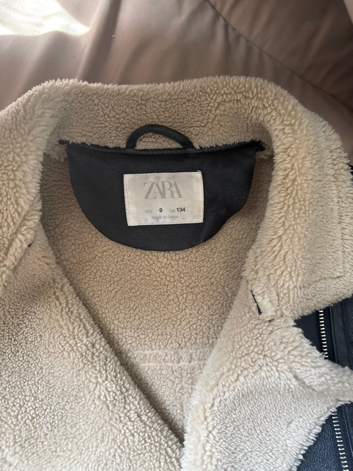 Zara Kinder Jas Zwart met Bont - Maat 134, Ophalen of Verzenden, Zo goed als nieuw, Jongen of Meisje, Jas