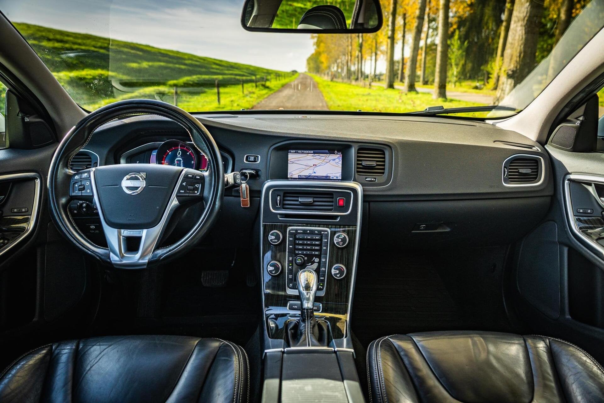 Volvo V60 2.4 D6 AWD Plug-In Hybrid Pure Limited |Nap |Pano, Auto's, Automaat, Euro 5, Met garantie (alle), 1848 kg
