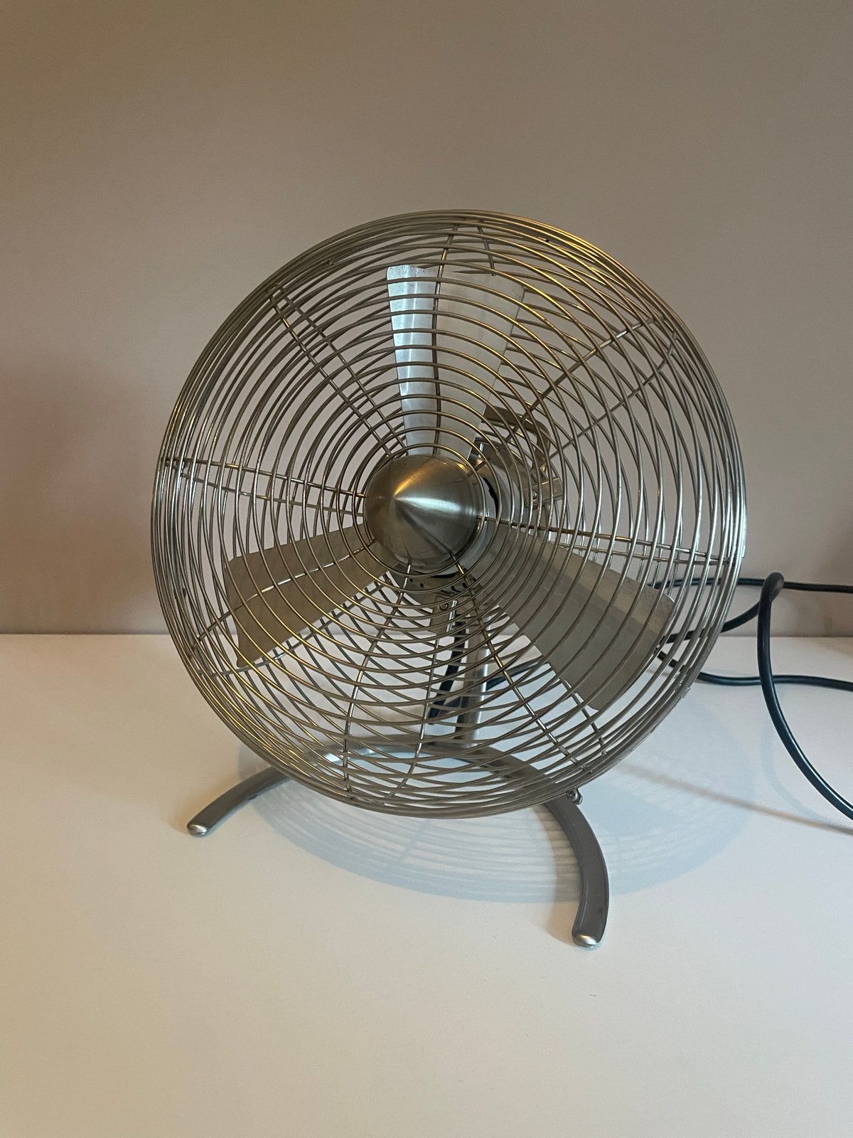 Stadler Form Q Ventilator - Design by Matti, Witgoed en Apparatuur, Ventilatoren, Ophalen of Verzenden, Zo goed als nieuw, Tafelventilator