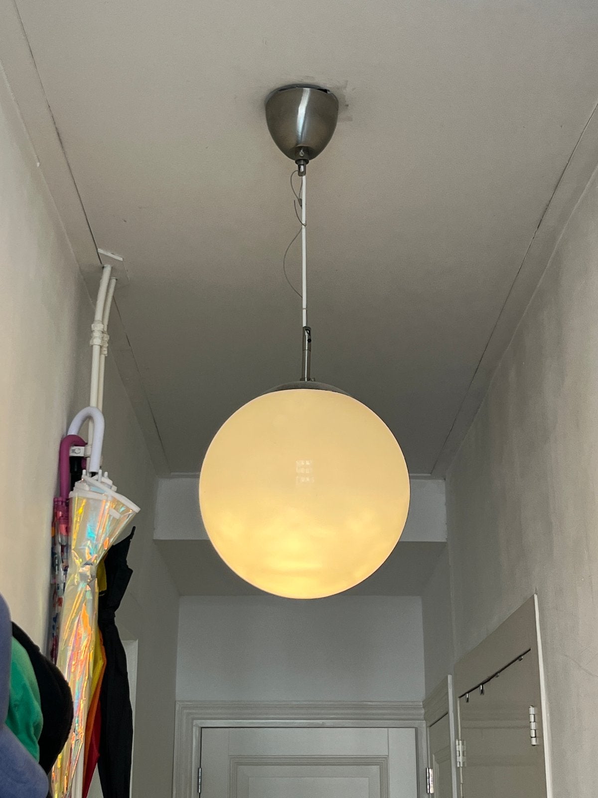 IKEA FADO hanglamp Ø30 cm | Opaalglas | Complete pendellamp, Huis en Inrichting, Ophalen, Gebruikt, Mooi, E27 (groot)