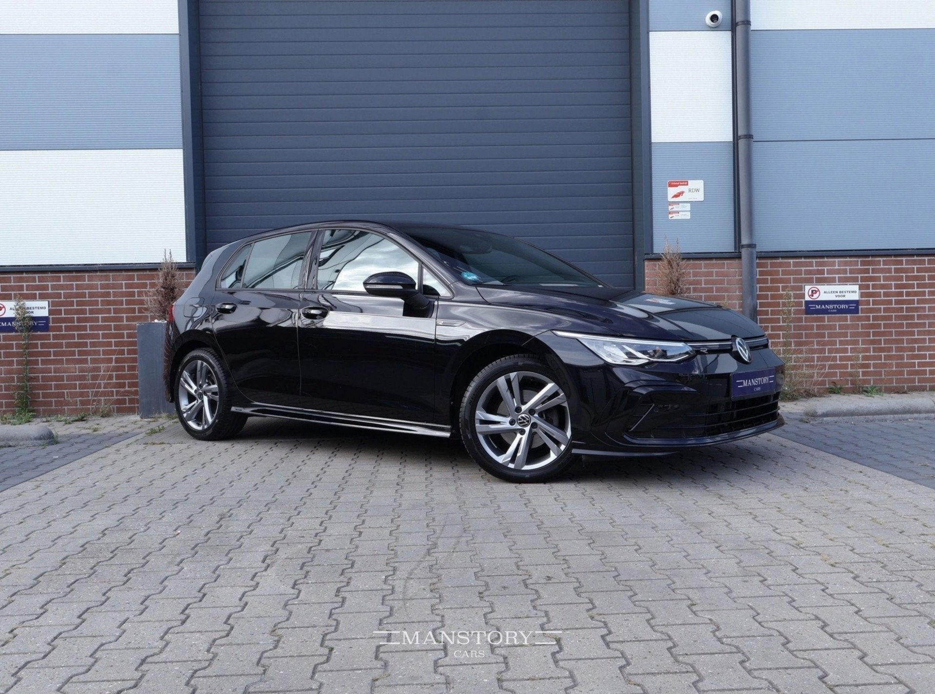 Volkswagen Golf 1.5 eTSI R-Line, Gebruikt, Zwart, Leder en Stof, Zwart