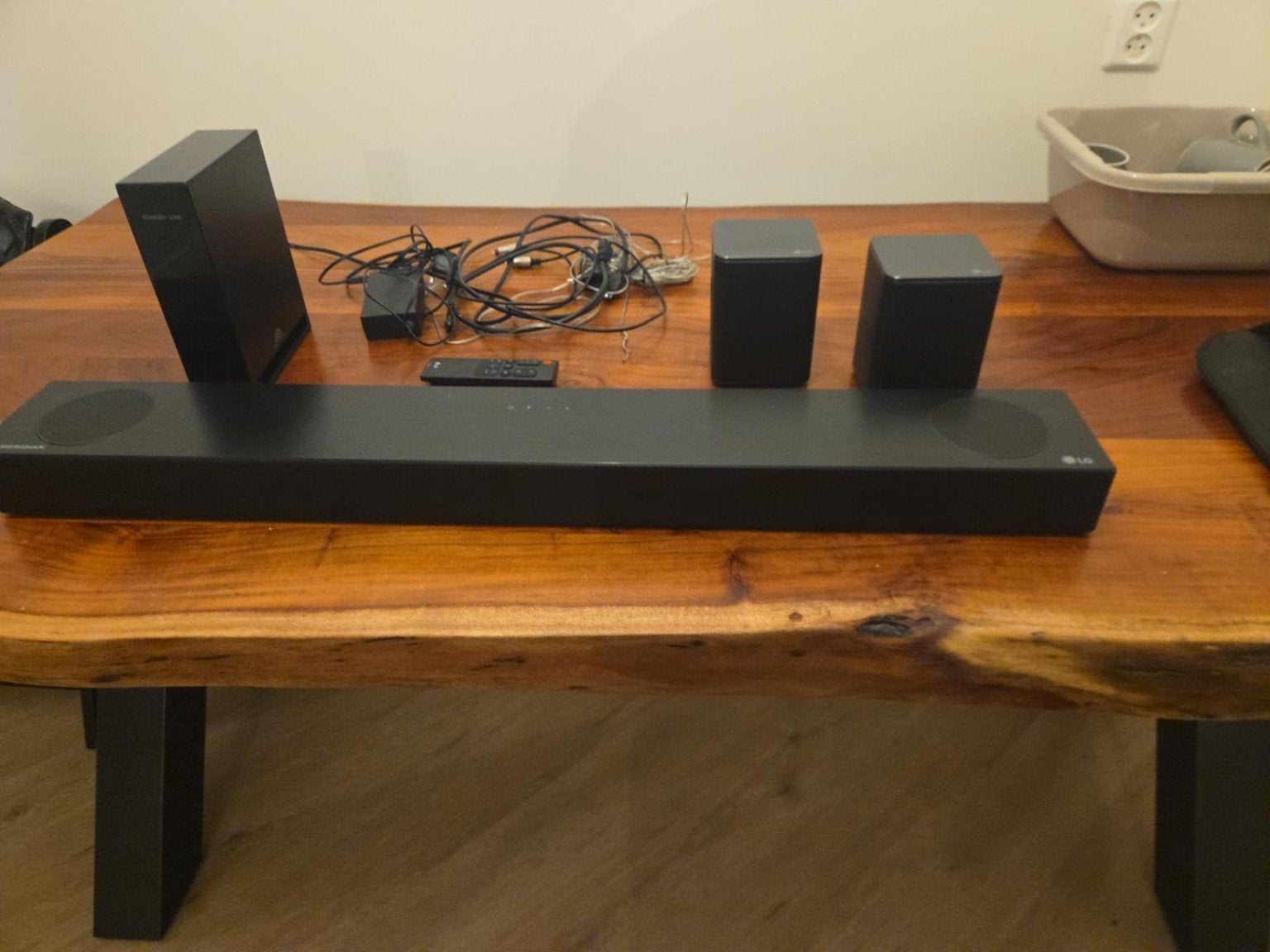 Complete LG DSN7CY Soundbar Set