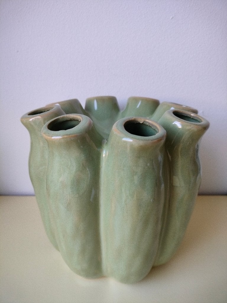 Pistachegroene vaas van Daan Kromhout, Handgemaakt, Zo goed als nieuw, Steen/keramiek, 15 cm