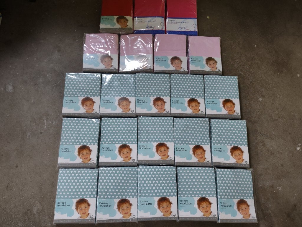 Mooie set, partij ledikant beddengoed nieuw. 60 x 120 cm., Kinderen en Baby's, Babywiegjes en Ledikanten, Onb, Nieuw, Ophalen of Verzenden