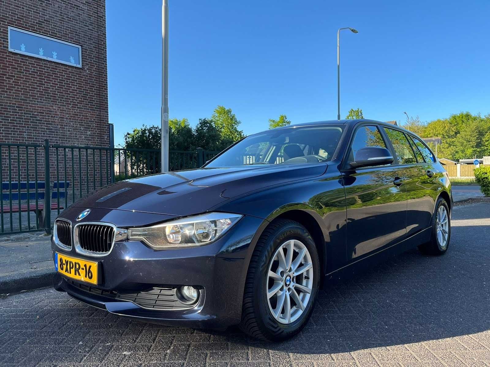 BMW - 2014 - 3-serie Touring - 316d Business - Personenauto, Auto's, Achterwielaandrijving, 4 cilinders, Blauw, 116 pk